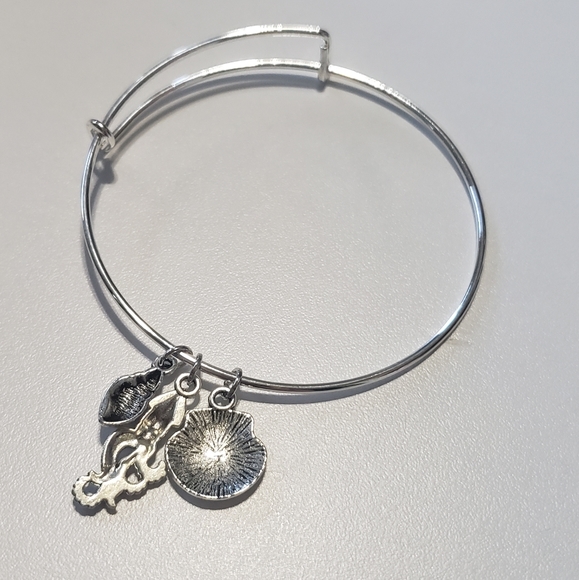 Squid Seashell Charm Bangle Bracelet - Picture 2 of 4